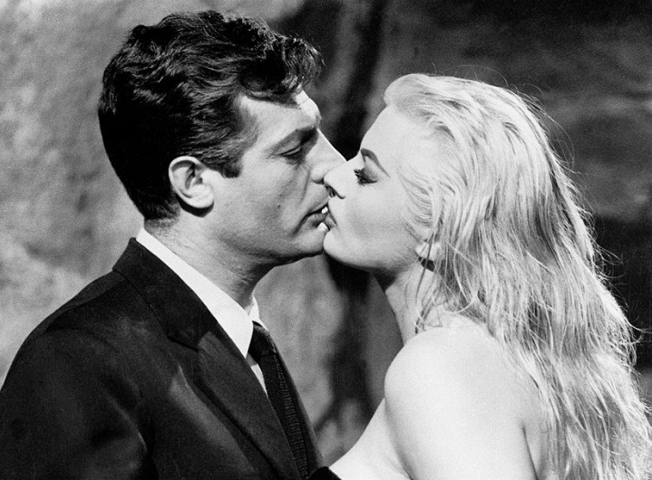 Trevi Fountain scene in La Dolce Vita by Federico Fellini