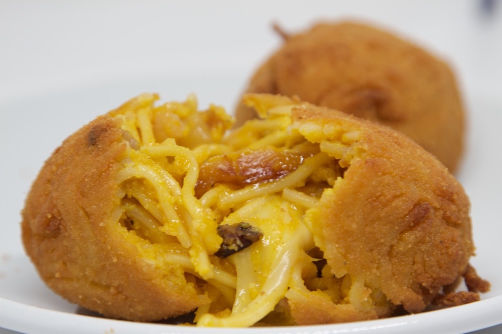 supplì-con-spaghetti-alla-carbonara. Photo credit https://www.ariopizza.it/featured-content/il-nostro-suppli-al-telefono/